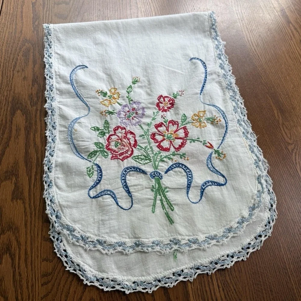 Vtg Hand-Embroidered Floral Linen Table Runner With Lace Tatted Edging 36